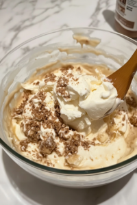 layering-vanilla-wafers-bananas-and-cream-in-trifle-dish